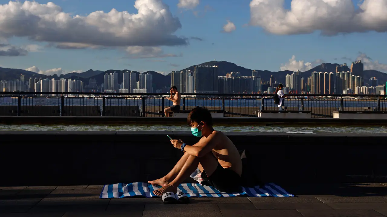 Covid-19 di Hong Kong Mulai Tak Terkendali