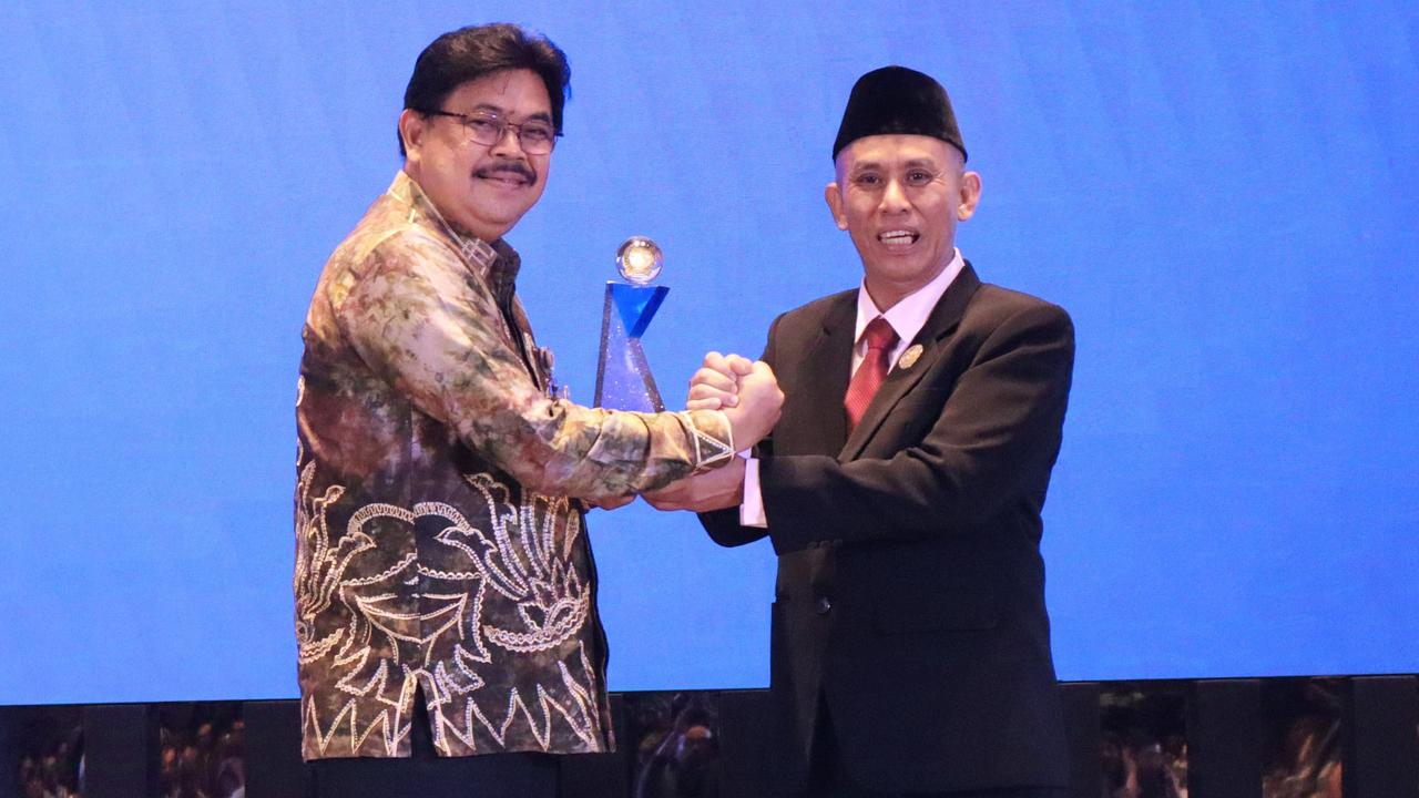 Pemprov Kalsel Raih Kategori "INFORMATIF" di Malam Anugerah Keterbukaan Informasi Publik
