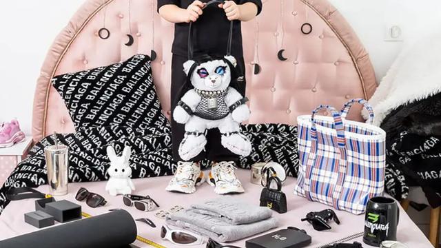 Foto boneka di iklan anak Balenciaga disebut bernuansa BDSM.