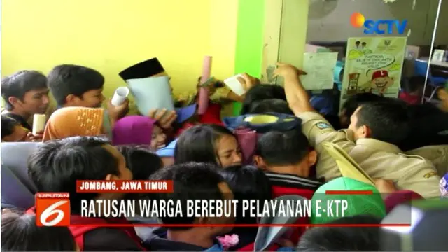 Kepala Disdukcapil Kabupaten Jombang mengaku sudah meminta bantuan Satpol PP untuk mengatur antrean warga.