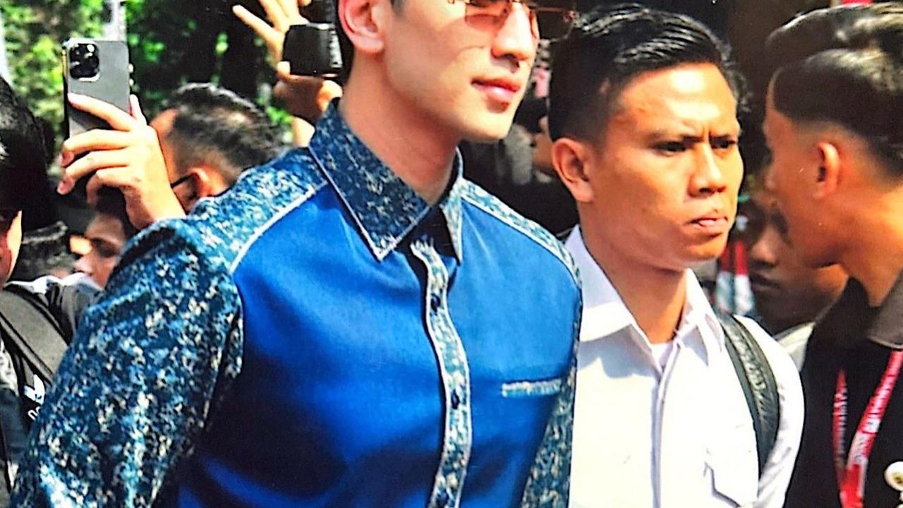 Momen Verrell Bramasta Hadiri Acara Pelantikan Ibu Sambung Sebagai Anggota DPRD