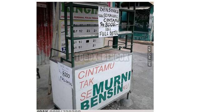 6 Spanduk Jual Bensin Ini Unik Banget, Bikin Ngakak