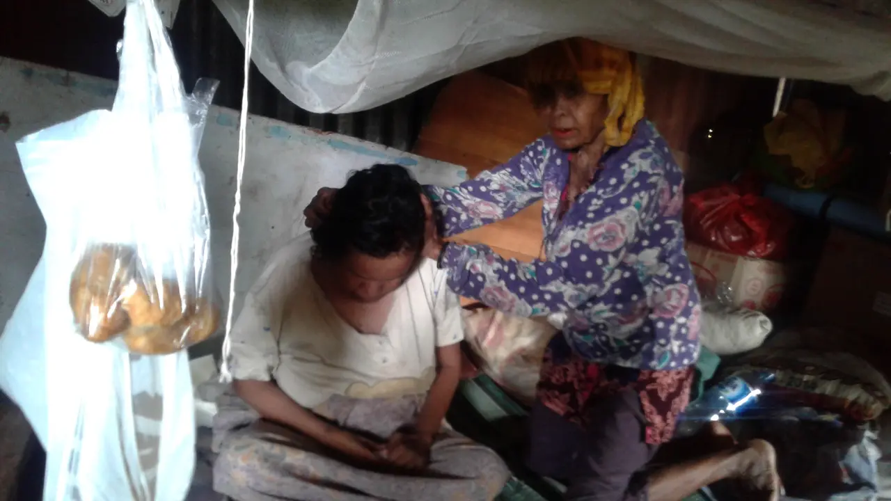 Nenek penghuni gubuk