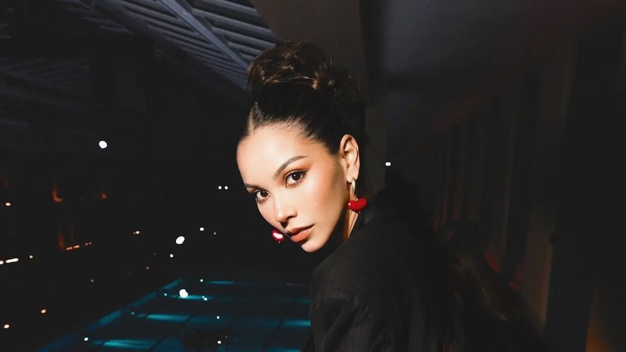 6 Gaya Elegan dan Berkelas Alyssa Daguise di Paris Fashion Week, Satu Acara dengan Halle Bailey-Seungkwan Seventeen