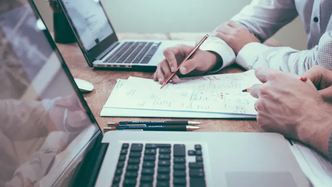 Asuransi online/unsplash helloquance