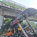 Titik Kemacetan Imbas Truk Angkut Alat Berat Tabrak JPO Tendean