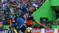 Debut Thiago Furtuoso di Arema dinilai lumayan. (Bola.com/Iwan Setiawan)