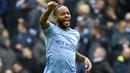 Penyerang Manchester City, Raheem Sterling, merayakan gol yang dicetak gawang Aston Villa pada laga Premier League 2019 di Stadion Etihad, Sabtu (26/10). Manchester City menang 3-0 atas Aston Villa. (AP/Rui Vieira)