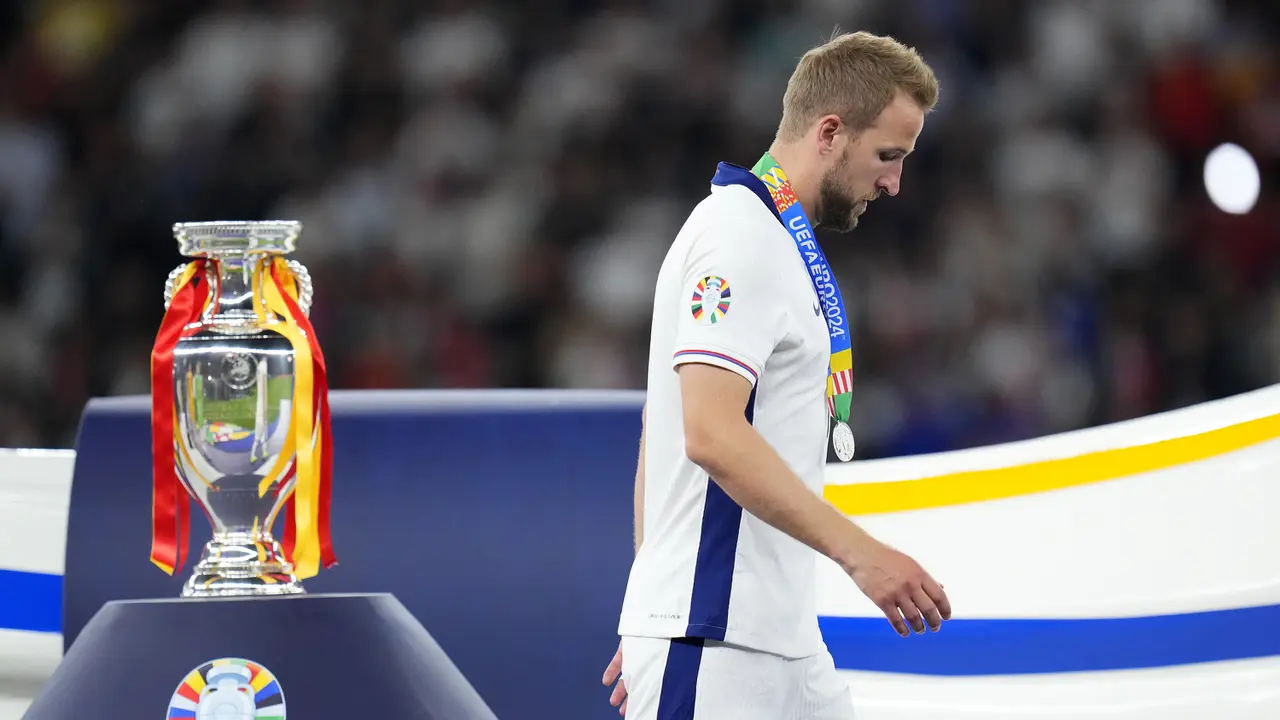 Foto: Spesialis Nyaris, 6 Momen Harry Kane Lewati Trofi di Partai Final