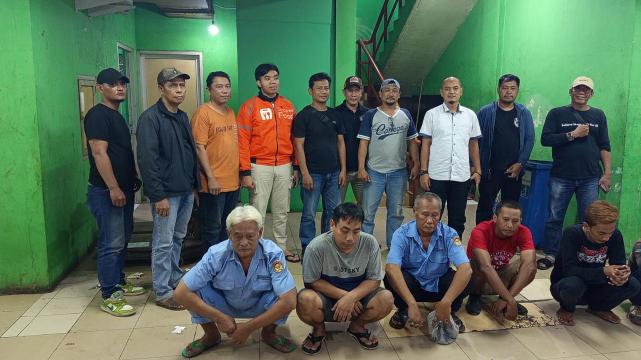 Polisi Sikat Preman di Pasar Induk Kramat Jati Modus Tukang Parkir