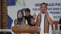 Pasangan calon bupati dan wakil bupati, Septi Dewi Agusnaeni dan Ade Abdul Rochim, secara resmi mendeklarasikan pencalonan mereka  maju di Pilkada Kabupaten Pesisir Barat. (Foto: Istimewa).