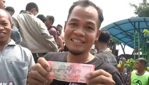 Hujan Uang Gegerkan Warga Klaten, Ada yang Dapat Rp 100 Ribu