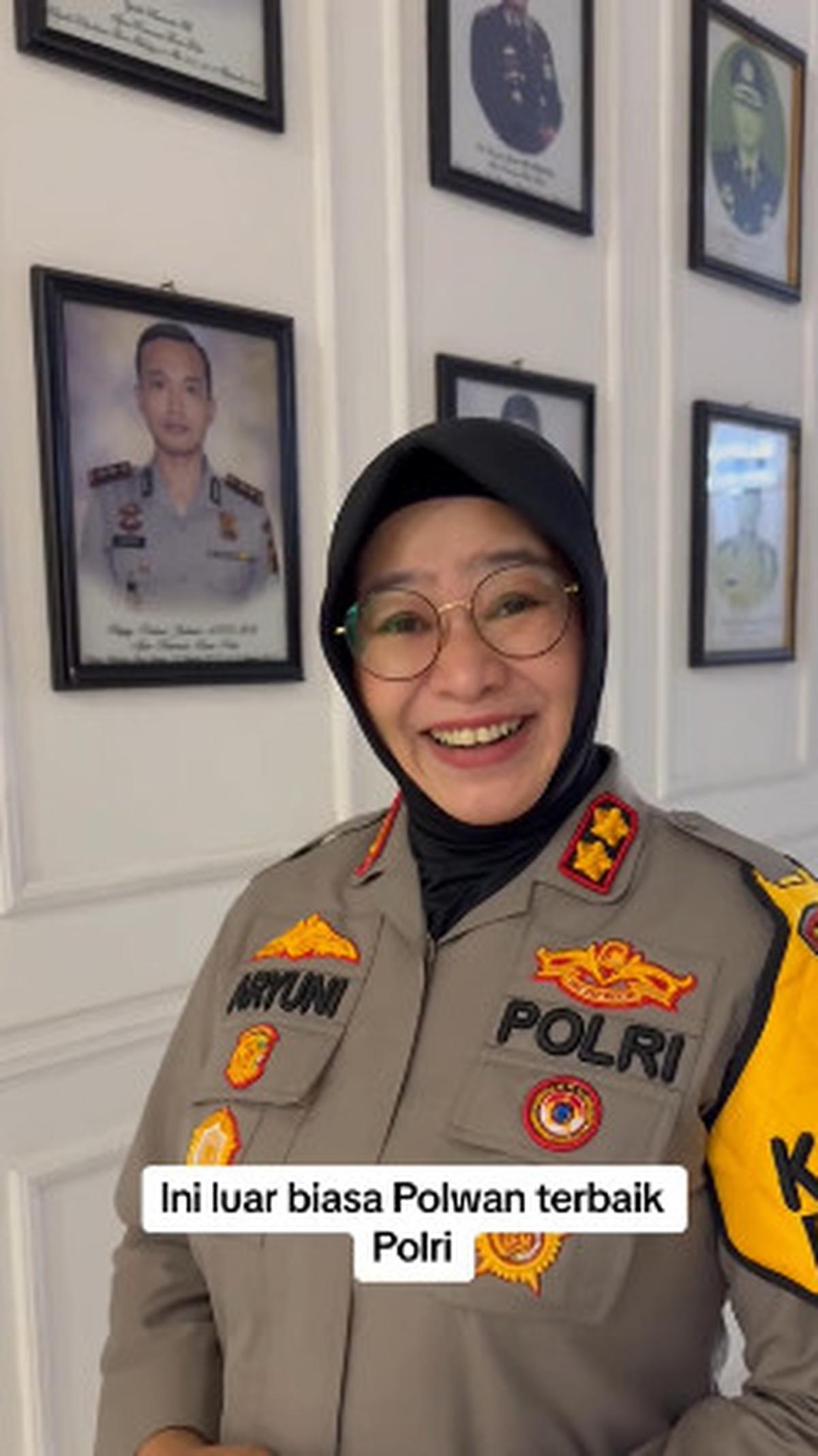 Ya, AKBP Aryuni Novitasari kini tengah memegang tongkat komando di korps Bhayangkara sebagai Kapolres Salatiga. <br>