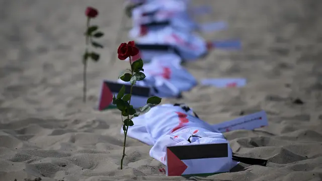 Penghormatan untuk anak-anak Gaza di pantai Brasil