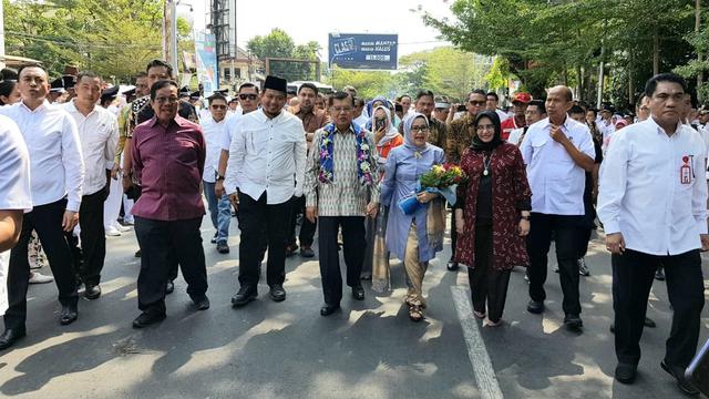 Pulang Kampung, JK Disambut Meriah Warga Makassar