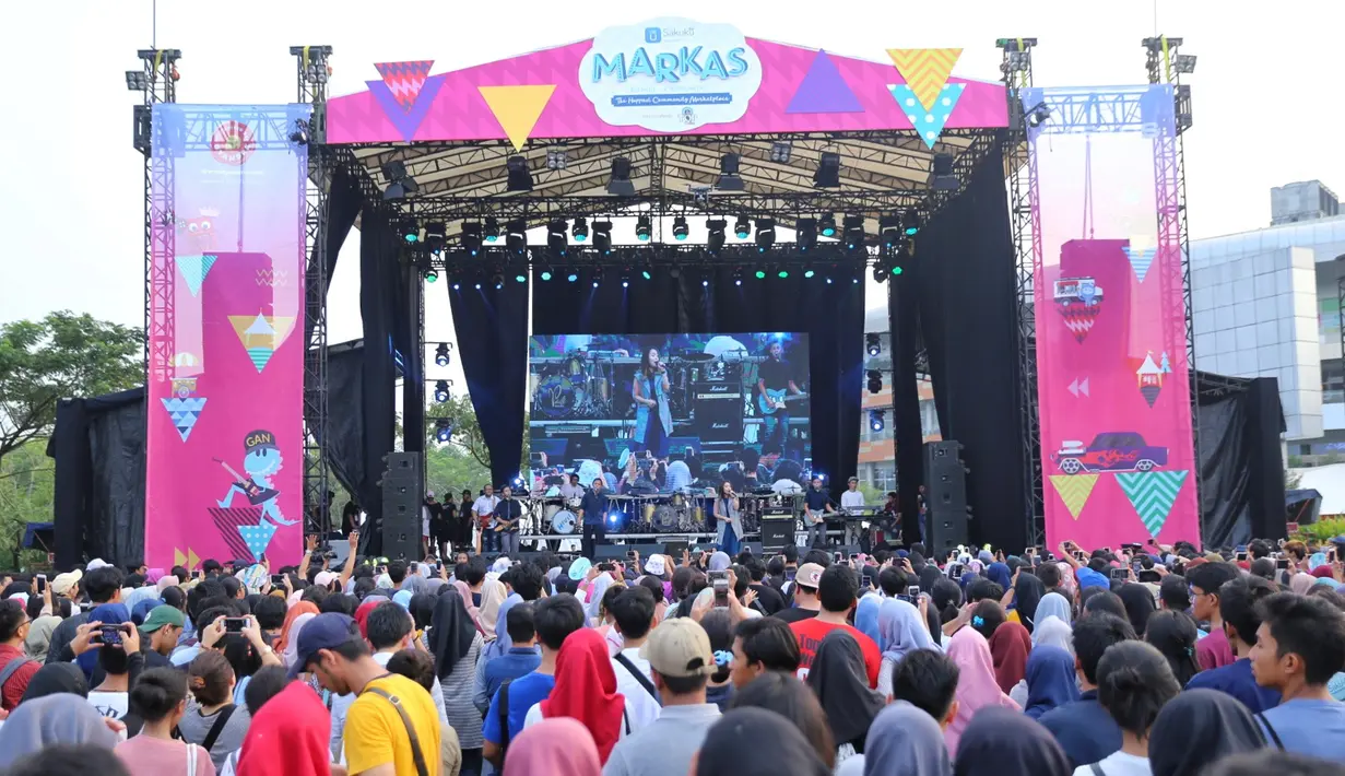 HIVI bukan jadi satu-satunya performer yang tampil di MARKAS 2018 hari kedua. Nama-nama seperti RAN, Naif, hingga Padi Reborn dipercaya akan membuat hari kedua MARKAS 2018 semakin meriah. (Adrian Putra/Bintang.com)