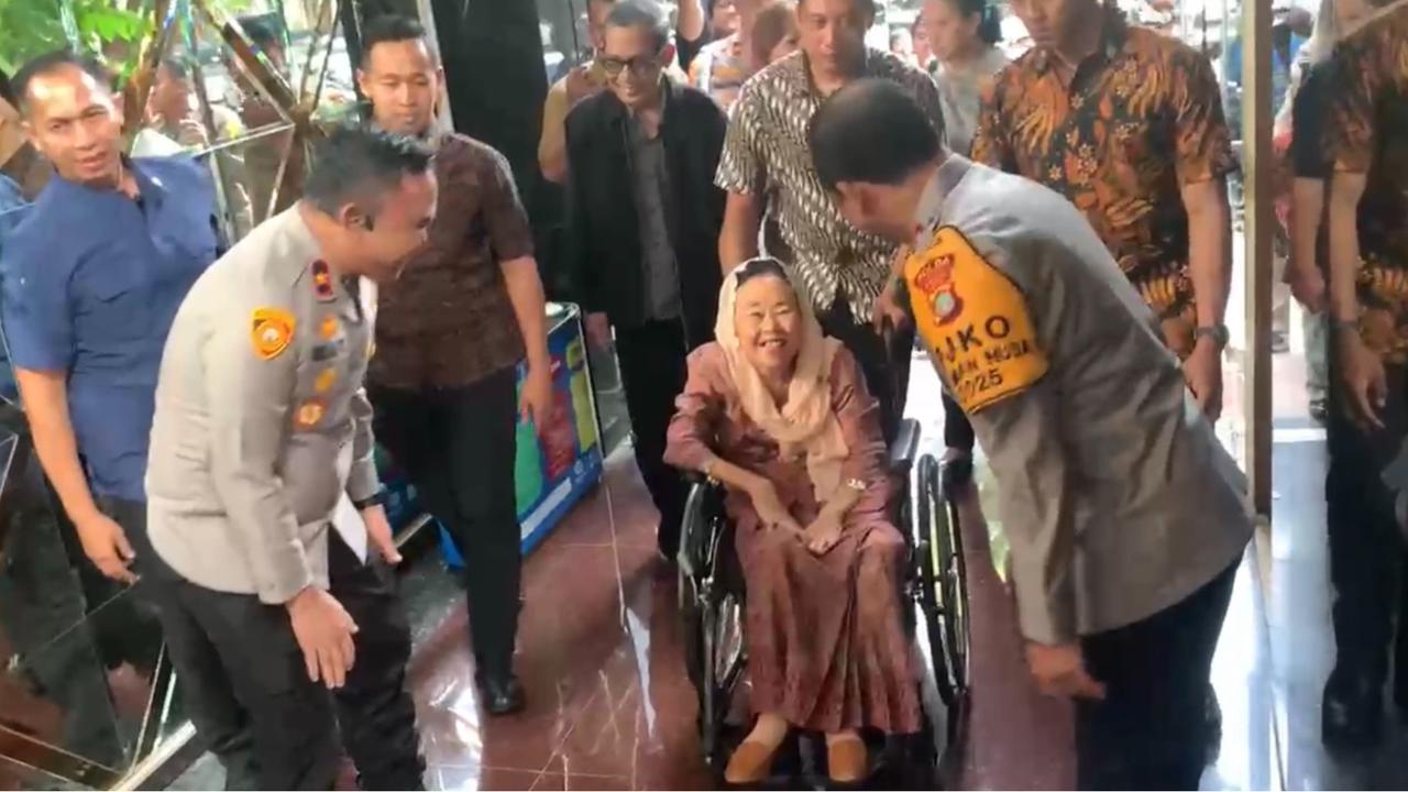 Istri Gus Dur & Gerakan Nurani Bangsa Datangi Polda Metro Jaya