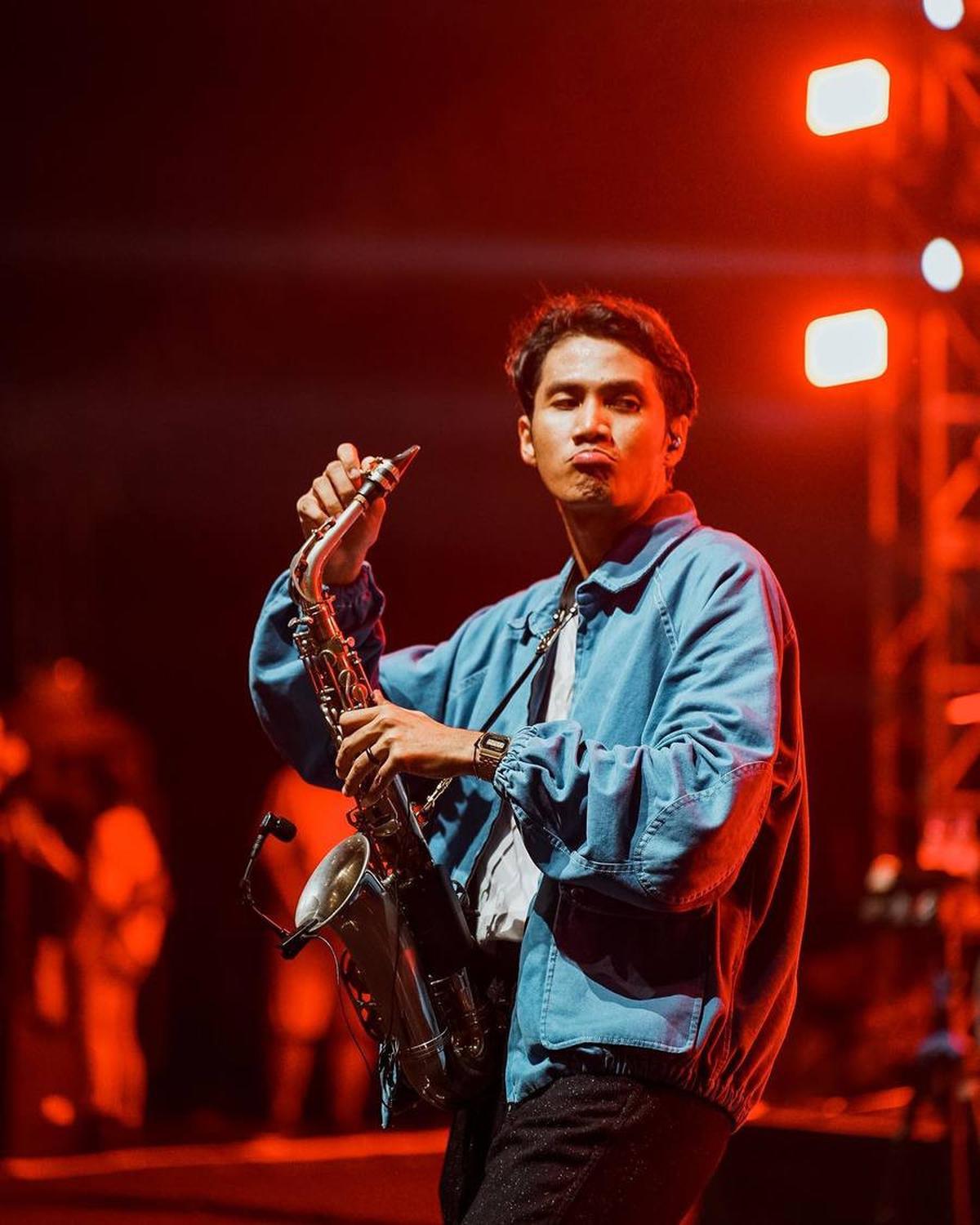 8 Potret Evan WMD yang Diduga Jadi Teman Spesial Ria Ricis, Pemain Saxophone di Band Pengiring Denny Caknan