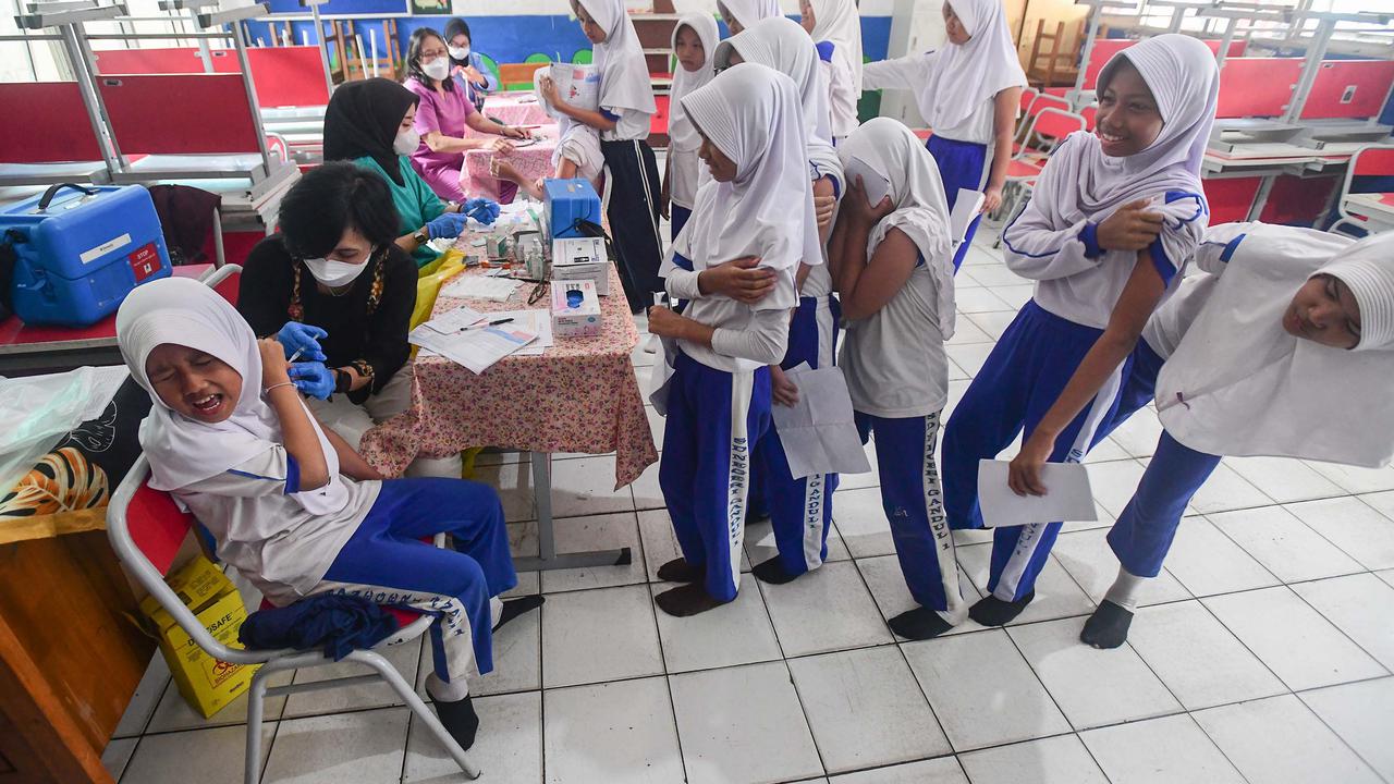 Antusias Murid SD Ikuti Vaksinasi HPV