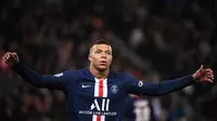 4. Kylian Mbappe - Pemain bintang asal Prancis ini terus bersinar dan berkembang pesat bersama PSG di usianya yang masih belia. Mbappe dipastikan bisa menjadi pengganti Lionel Messo yang pas di Barcelona. (AFP/Franck Fife)