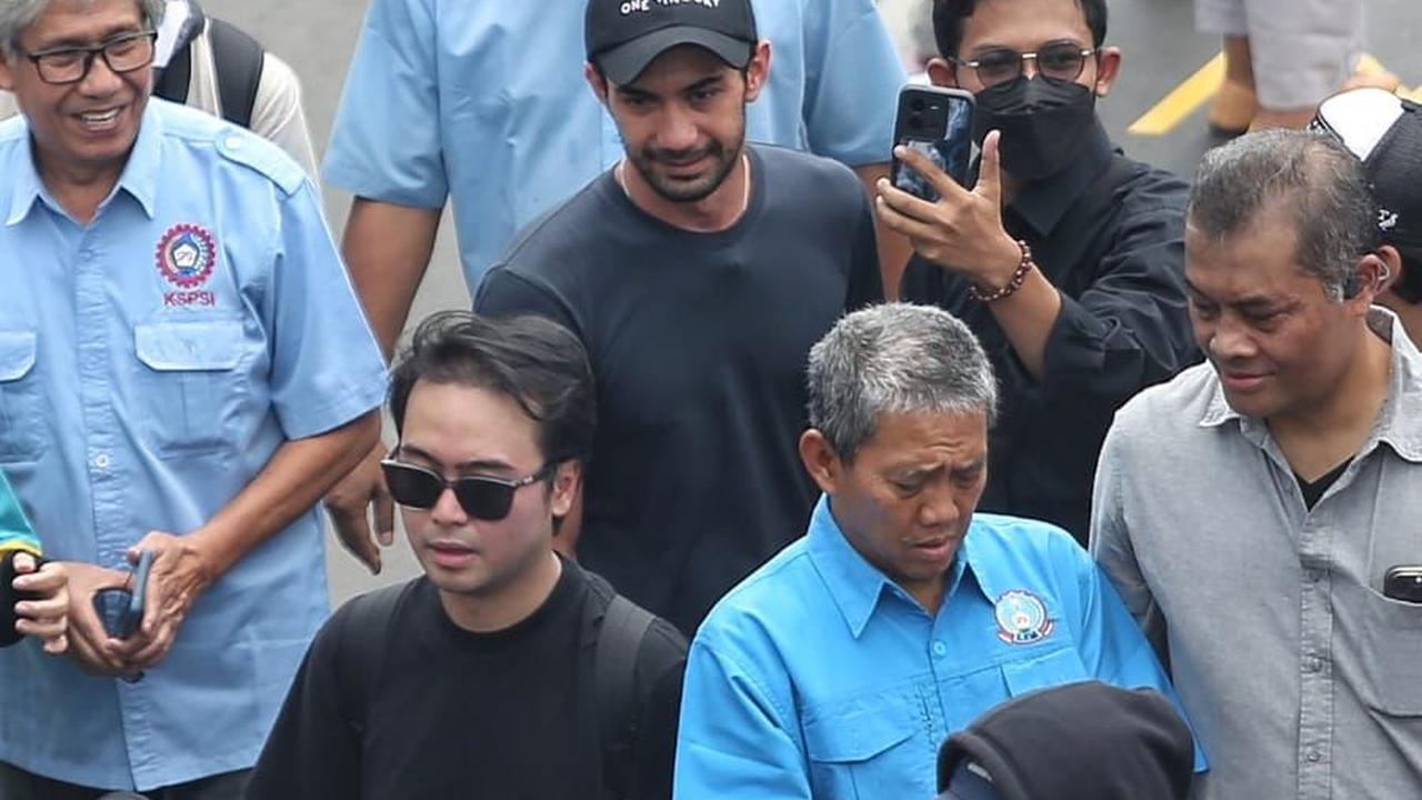 Kehadiran Reza Rahadian ini mengejutkan publik karena selama ini dia dikenal enggan terlibat dalam urusan politik atau berpihak pada kubu tertentu. Foto: Liputan6.com/Angga Yuniar