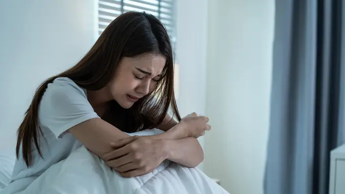 wanita november mudah nangis