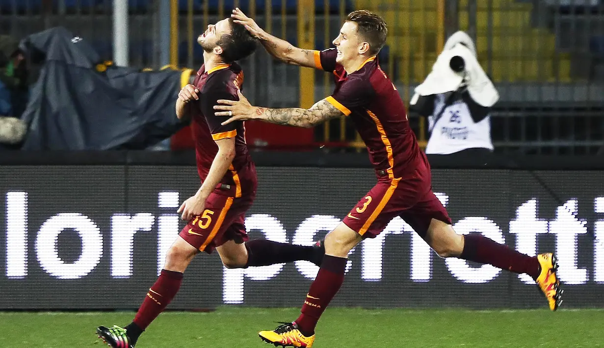 Pemain AS Roma, Miralem Pjanic, merayakan gol dicetaknya ke gawang Empoli pada pertandingan lanjutan Serie A Italia di Stadion Carlo Castellani, Empoli, Minggu (28/2/2016) dini hari WIB. (EPA/Fabio Muzzi)