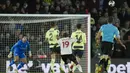 Hanya berselang lima menit, Southampton mampu menggandakan keunggulan menjadi 2-0 lewat gol Moussa Djnepo. Gol dicetak lewat tendangan keras dari luar kotak penalti. (AP Photo/ Alastair Grant)