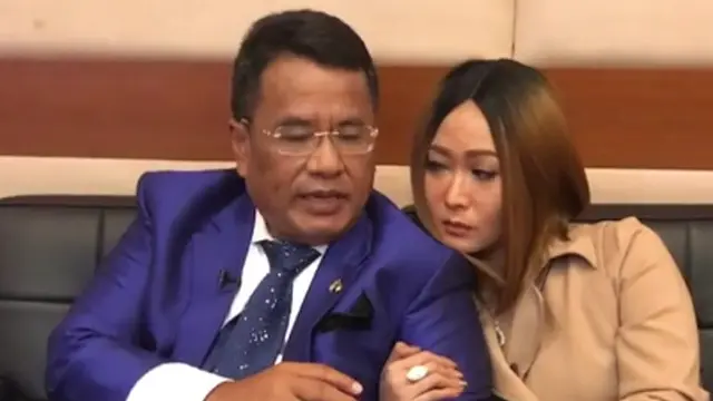[Bintang] Inul Daratista dan Hotman Paris Hutapea