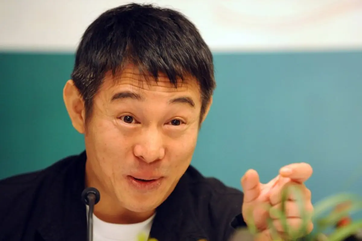 Jet Li menampik dirinya kini hanya mampu berada di kursi roda. (AFP/Bintang.com) 