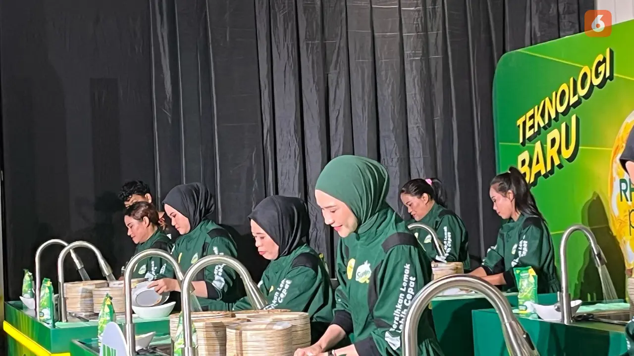 Aksi Zaskia Adya Mecca Adu Cepat Cuci Piring Bareng Ibu-ibu, Balapan dengan Kereta Whoosh