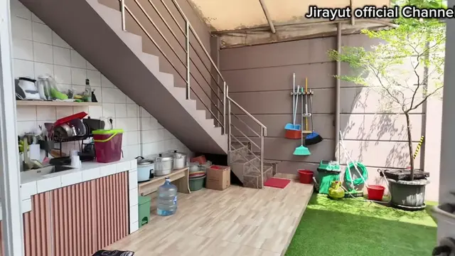 Halaman belakang rumah Jirayut (Foto: YouTube Jirayut Official Channel)