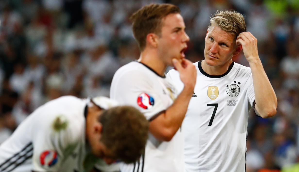 Reaksi para pemain Jerman usai dikalahkan 2-0 oleh Prancis saat Semi Final Piala Eropa 2016 di Stade Velodrome, Marseille, Jumat (8/7). (REUTERS / Michael Dalder)