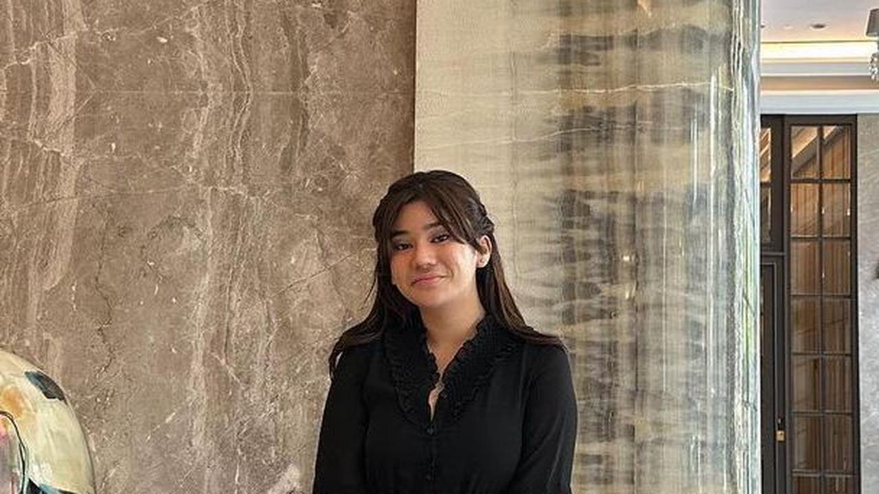 Elisabeth Clara Shinta Aritonang, sesuai dengan namanya awalnya Clara memeluk agama Kristen. Ia menjadi jemaat yang taat dan kerap pergi ke gereja.