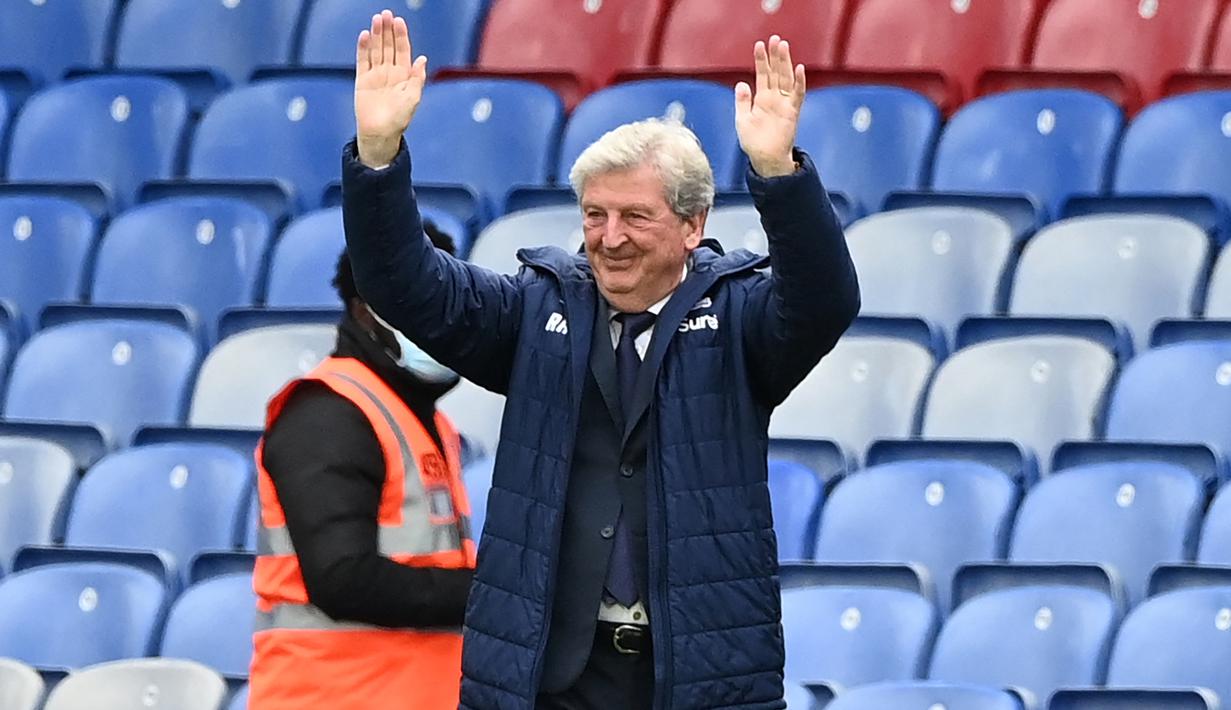 Ia akan memperbarui rekornya saat resmi membesut Watford dalam laga melawan tuan rumah Burnley, 6 Februari 2022 mendatang. Saat itu usianya akan menginjak 74 tahun dan 180 hari. (AFP/Pool/Facundo Arrizabalaga)