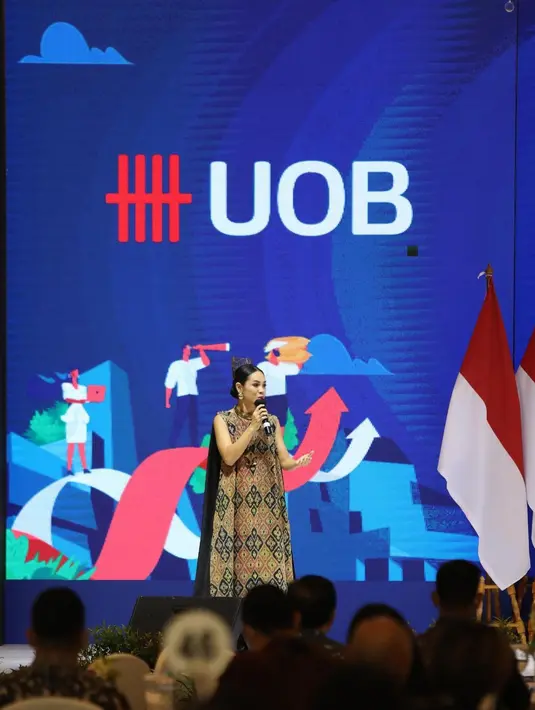 Andien meyakini setiap perempuan cantik. Menurutnya, di tengah tantangan dan perkembangangan zaman, perempuan layak mengambil peran di garis depan. “Peran kita sebagai perempuan. Kita, adalah garda depan kebangkitan. Aku percaya, jika perempuan bergandengan tangan, hal-hal baik akan tercipta,” cetus penyanyi kelahiran Jakarta, 25 Agustus 1985. (Foto: Dok. Instagram @andienaisyah)
