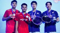 Ganda putra Indonesia, Leo Rolly Carnando/Bagas Maulana, berpose bersama juara All England 2025, Korea Selatan, Kim Won-ho/Seo Seung-jae. (Dok. PBSI)