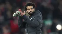 Winger Liverpool, Mohamed Salah, mengalami cedera pada pergelangan kaki saat bersua Manchester City pada laga pekan ke-12 Premier League, di Stadion Anfield, Minggu (10/11/2019). (AP Photo/Jon Super)