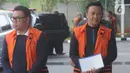 Direktur Utama (Dirut) Perum Perikanan Indonesia, Ristanto Suanda (kiri) dan Mantan Menteri Pemuda dan Olahraga (Menpora), Imam Nahrawi (kanan) berjalan akan menjalani pemeriksaan oleh penyidik di Gedung KPK, Jakarta, Rabu (27/11/2019). (merdeka.com/Dwi Narwoko)