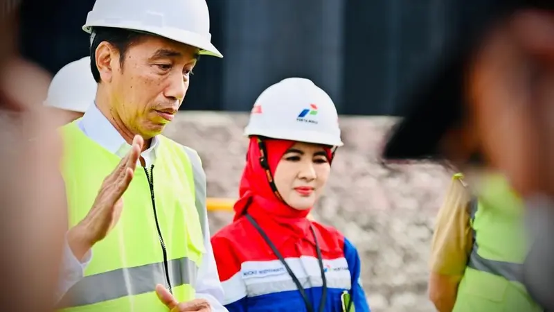 Presiden Joko Widodo (Jokowi) mengunjungi Wilayah Kerja minyak dan gas bumi (migas) Rokan, Riau, yang dikelola oleh Pertamina Hulu Rokan, Kamis (5/1/2023). Blok migas ini salah satu penyumbang produksi minyak terbesar. (Dok Pertamina)
