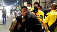 Tangkapan layar video penganiayaan massa aksi di Makassar (Liputan6.com/Fauzan)