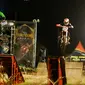 Pebalap motocross asal Kediri, Latian Juan memastikan sebagai juara umum seri perdana Trial Game Dirt 2023 yang digelar di Sirkuit Balapan Benteng Vasternburg, Solo, Sabtu (13/5) malam. (Dok Trial Game Dirt 2023)