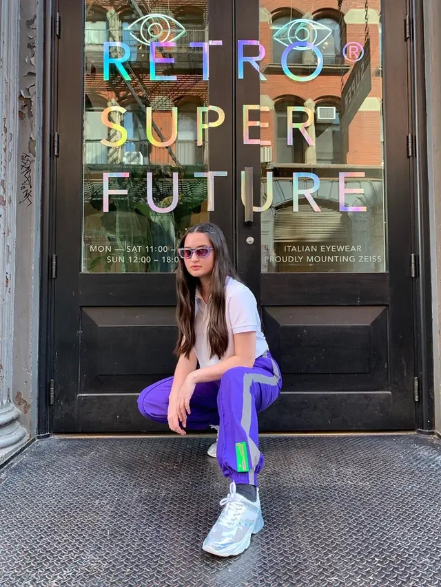 FOTO: Gaya Modis Stephanie Poetri dalam Balutan Busana Kasual