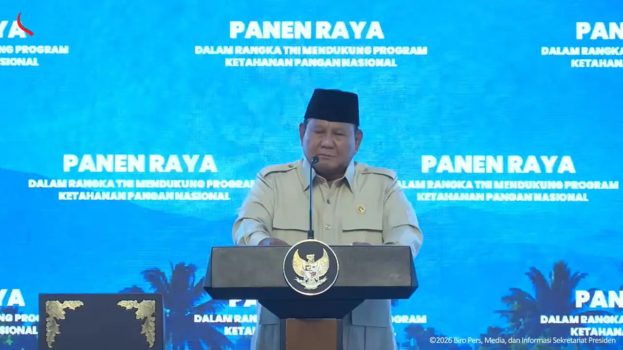 Presiden Prabowo Subianto memimpin Panen Raya TNI yang digelar serentak di 43 lokasi dari Lanud Abdulrachman Saleh, Kabupaten Malang, Jawa Timur, Jumat (17/7/2026).