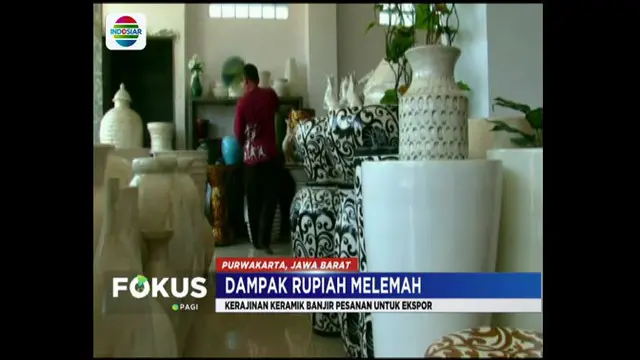 Tekanan mata uang dolar Amerika terhadap rupiah ternyata berdampak positif bagi para pengusaha keramik di Purwakarta, Jawa Barat.