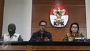 KPK menggelar konferensi pers terkait dugaan suap pengadaan kapal ke Filipina, Jakarta, Jumat (31/3). KPK menyita 25 ribu dolar AS dan menahan 4 tersangka. (Liputan6.com/Helmi Afandi)