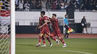 Pasukan Shin Tae-yong akhirnya mampu menggandakan skor menjadi 2-0 pada menit ke-43 melalui gol Marselino Ferdinan. Kerjasama satu dua Saddil Ramdani dan Marselino Ferdinan mampu dituntaskan dengan tembakan kaki kanan yang tak mampu dijangkau kiper Filipina. Skor 2-0 bertahan hingga babak pertama usai. (PSSI)