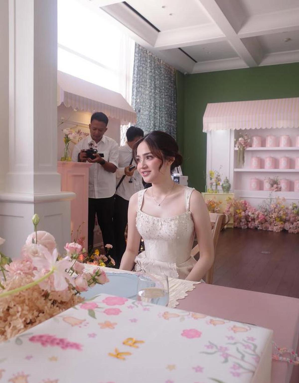 12 Potret Dekorasi Acara Bridal Lunch Syifa Hadju dengan Warna Serba Pastel
