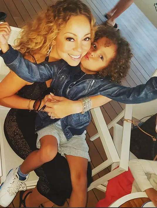 Berpisah dengan kekasihnya, James Packer, bukan menjadi alasan Mariah untuk menjalankan diet yang terbilang cukup ketat ini. Tidak merasa terpaksa, ia melakukan untuk tubuh yang ideal. (Instagram/Mariahcarey)