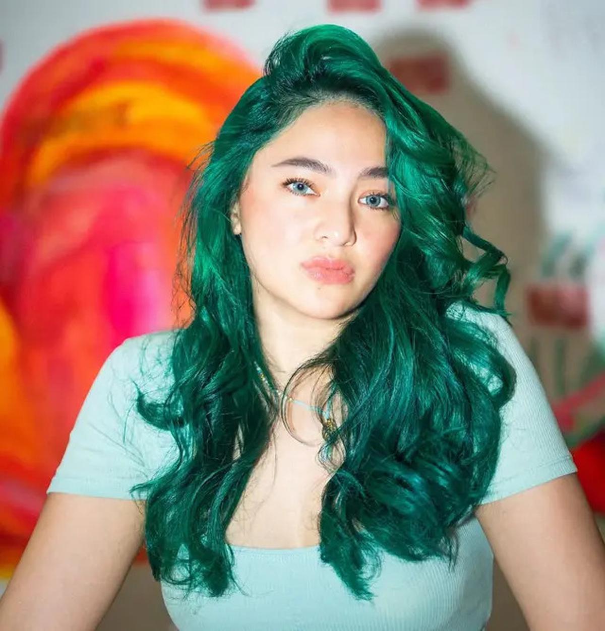 Model Warna Rambut Marshanda di 2025, Inspirasi Gaya Tampil Beda dan Percaya Diri